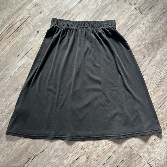 🔥SALE - any 4/$20. Minimum MIDI Aline Skirt - Picture 6 of 6